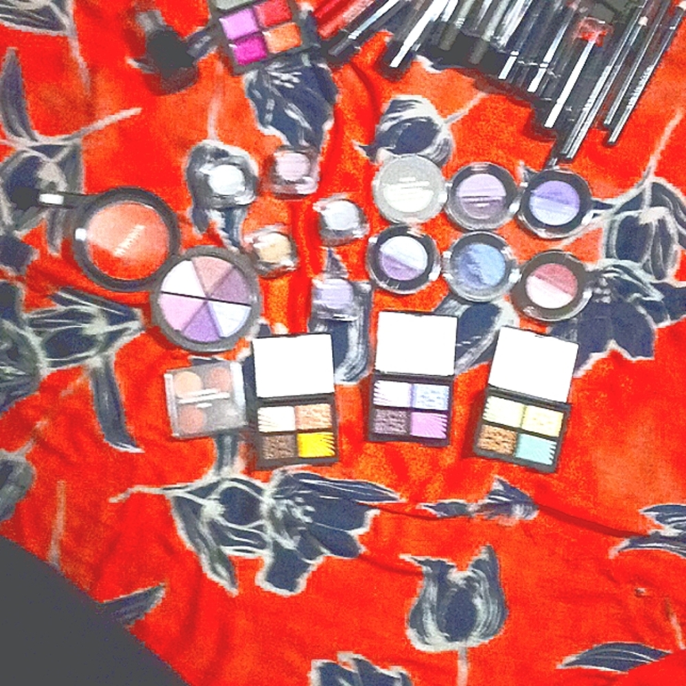 16 piece The Color Workshop Eyeshadow set